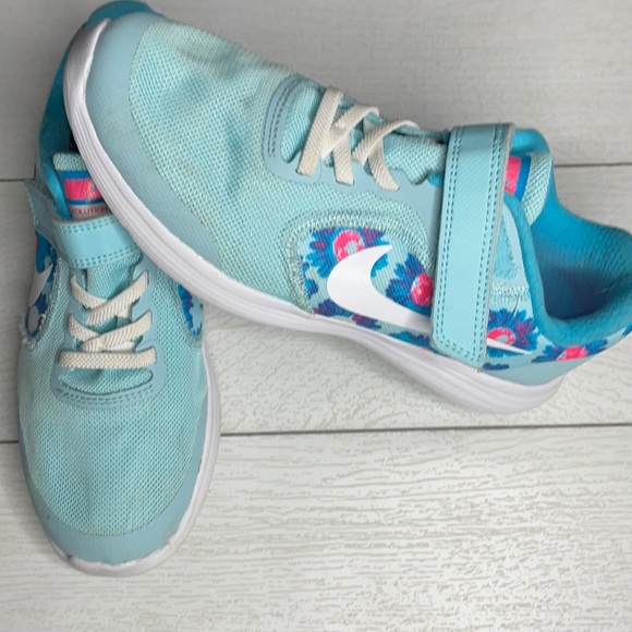Girls Nike Revolution 3 Sneakers - Picture 1 of 3